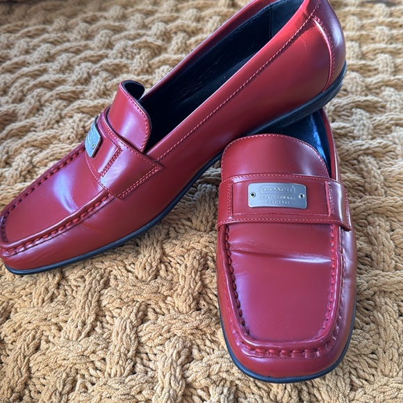 Beautiful red leather Coach loafers size 8 - Picture 2 of 4